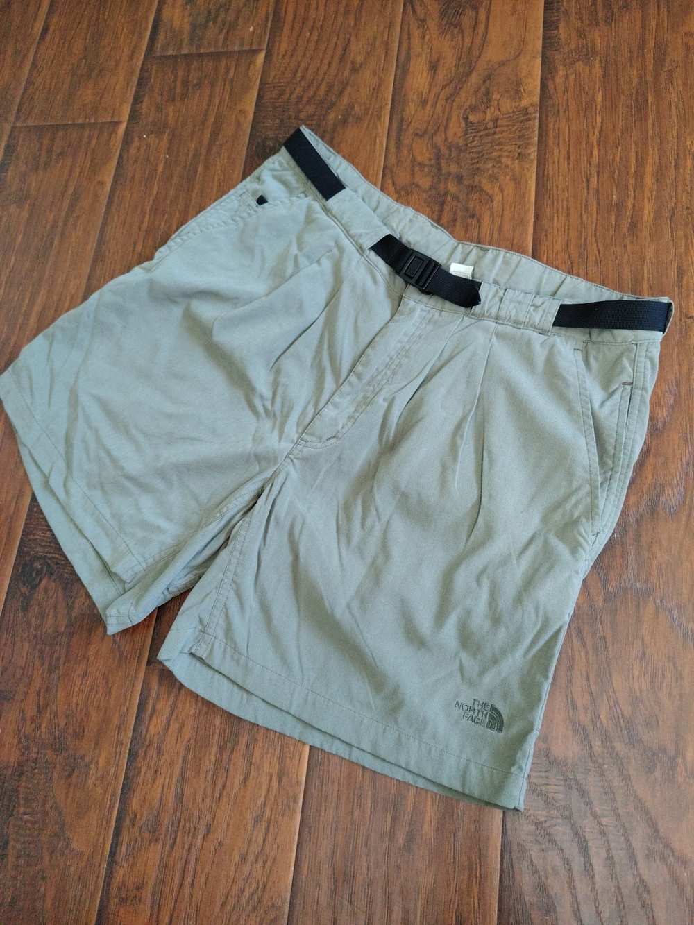 The North Face belted khaki green casual shorts Size M